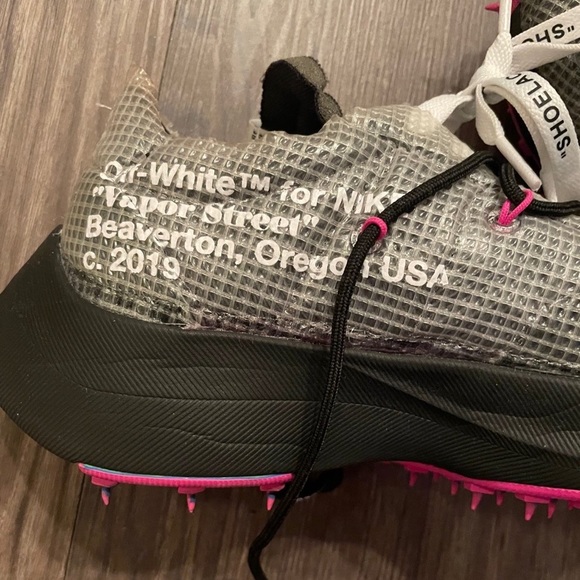 Women’s Nike Off-White Sneakers - Picture 4 of 6